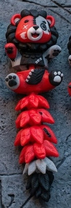 Schlüsselanhänger / Magnet / Ruhestifter "Schlabbi" - Halloween Löwe